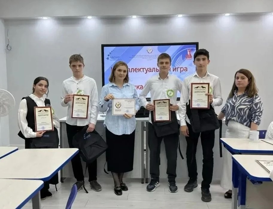 «Физика на изнанку»: Каспийская гимназия №11 —победитель!