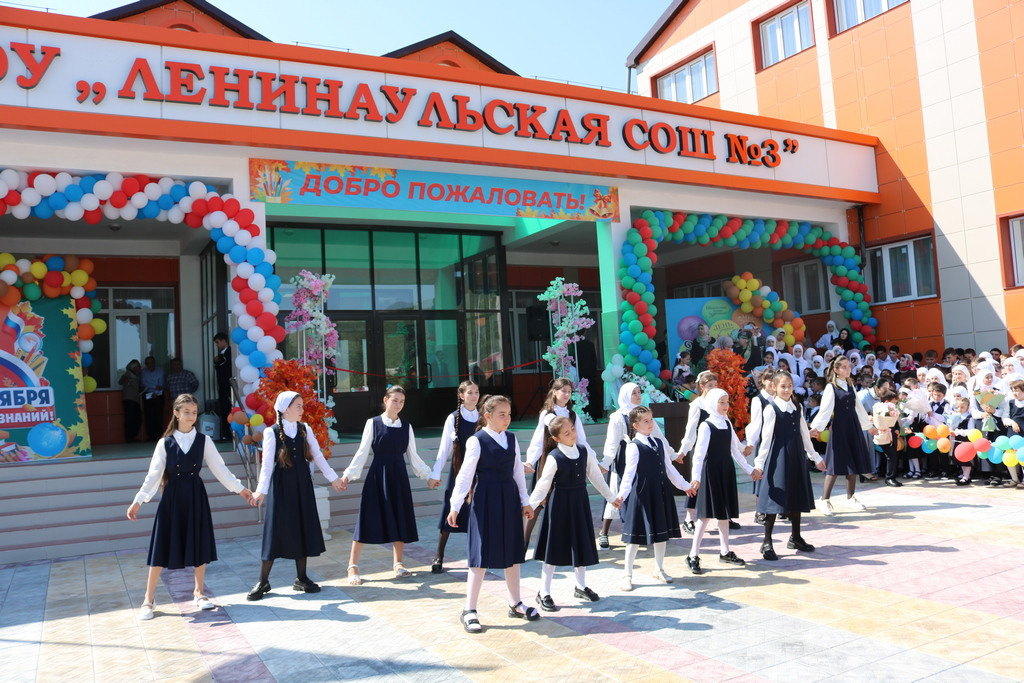 В Казбековском районе открыли новую школу в с.Ленинаул и новый корпус для начальной школы в с.Буртунай