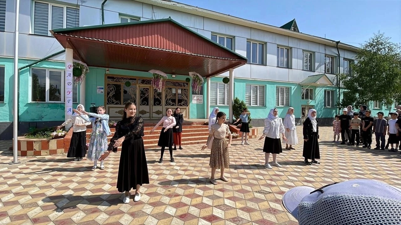 Открытие лагерных смен в пришкольных лагерях дневного пребывания