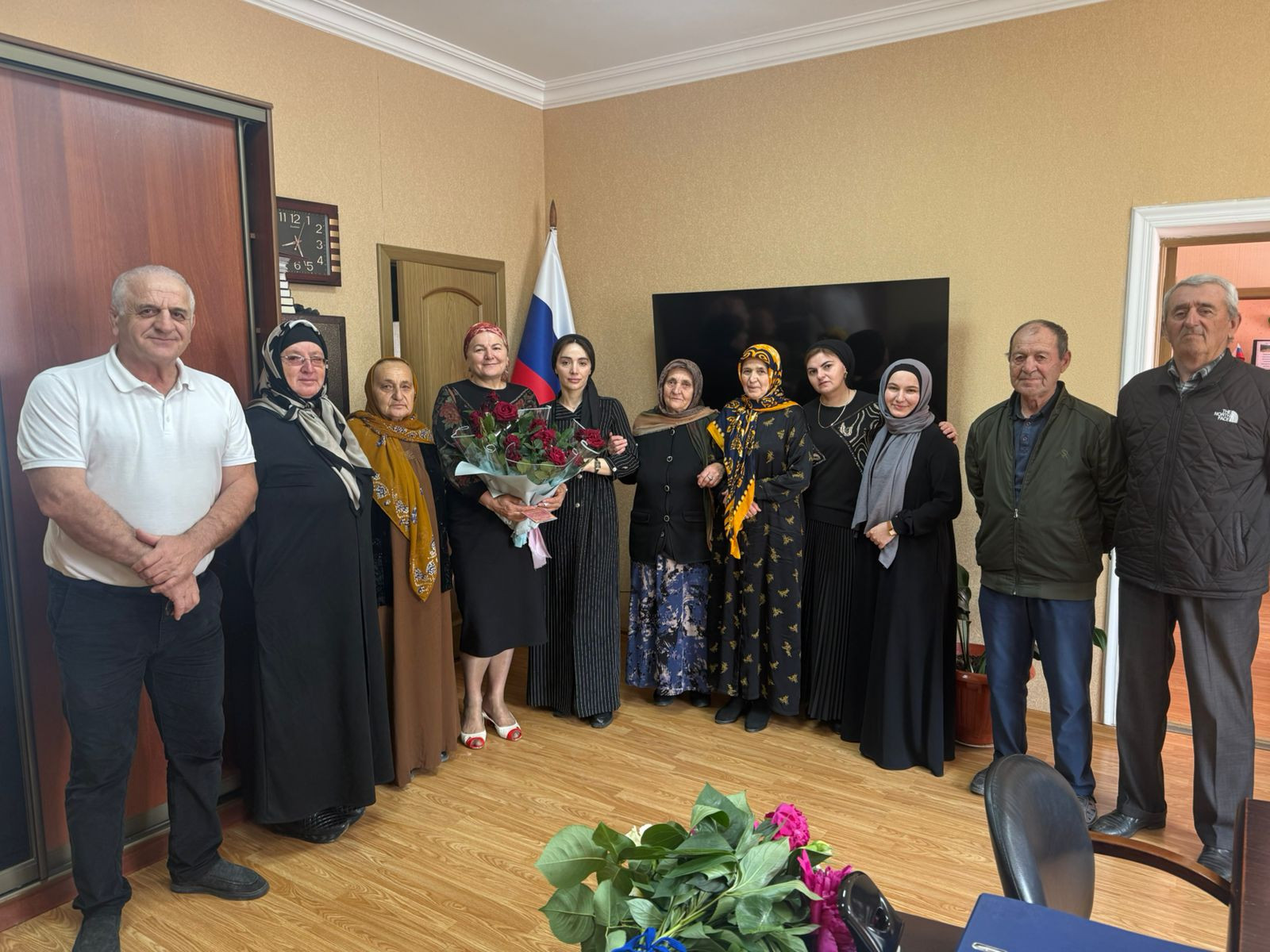 Коллектив МКУ «Управление образования» МР «Цумадинский район» поздравляет с юбилеем начальника Абдусаламову Зайнаб Абдулхамидовну!
