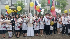 Прощание со школой: "Последний звонок" прозвенел для выпускников Сулейман-Стальского района
