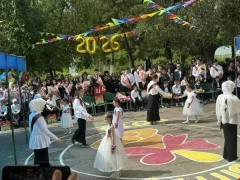 Прощание со школой: "Последний звонок" прозвенел для выпускников Сулейман-Стальского района
