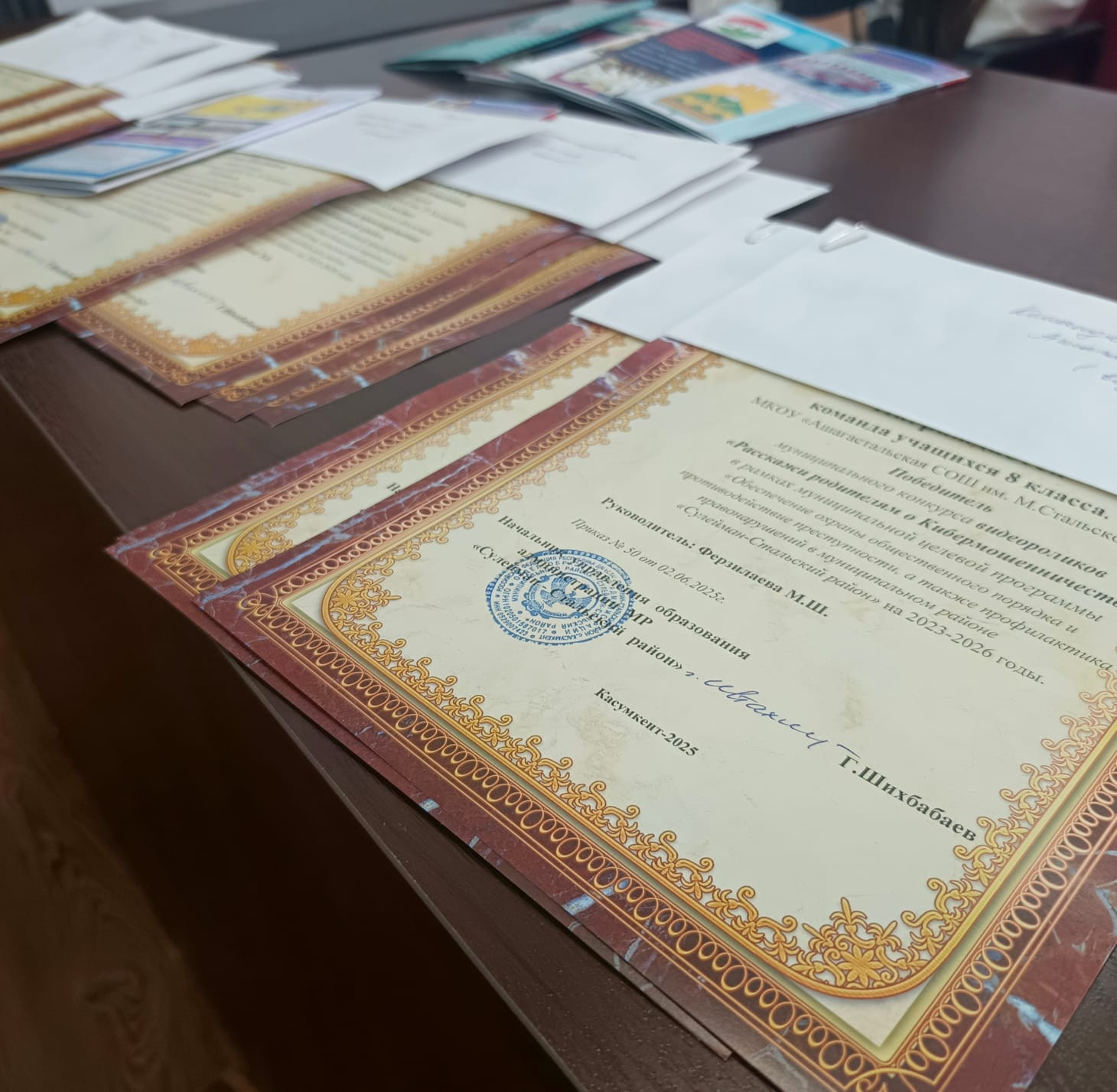 В Сулейман-Стальском районе наградили победителей и призеров муниципального целевого конкурса по профилактике правонарушений среди несовершеннолетних