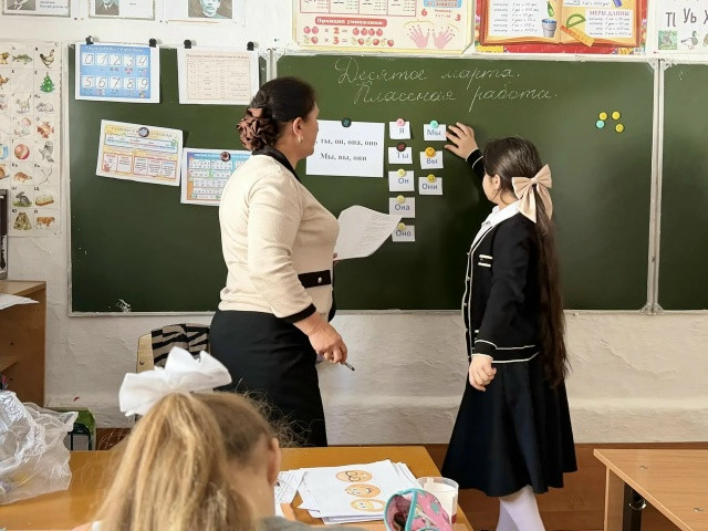 Цикл открытых уроков в Сулейман-Стальском районе: в начальном секторе образования учителя обмениваются практиками преподавания