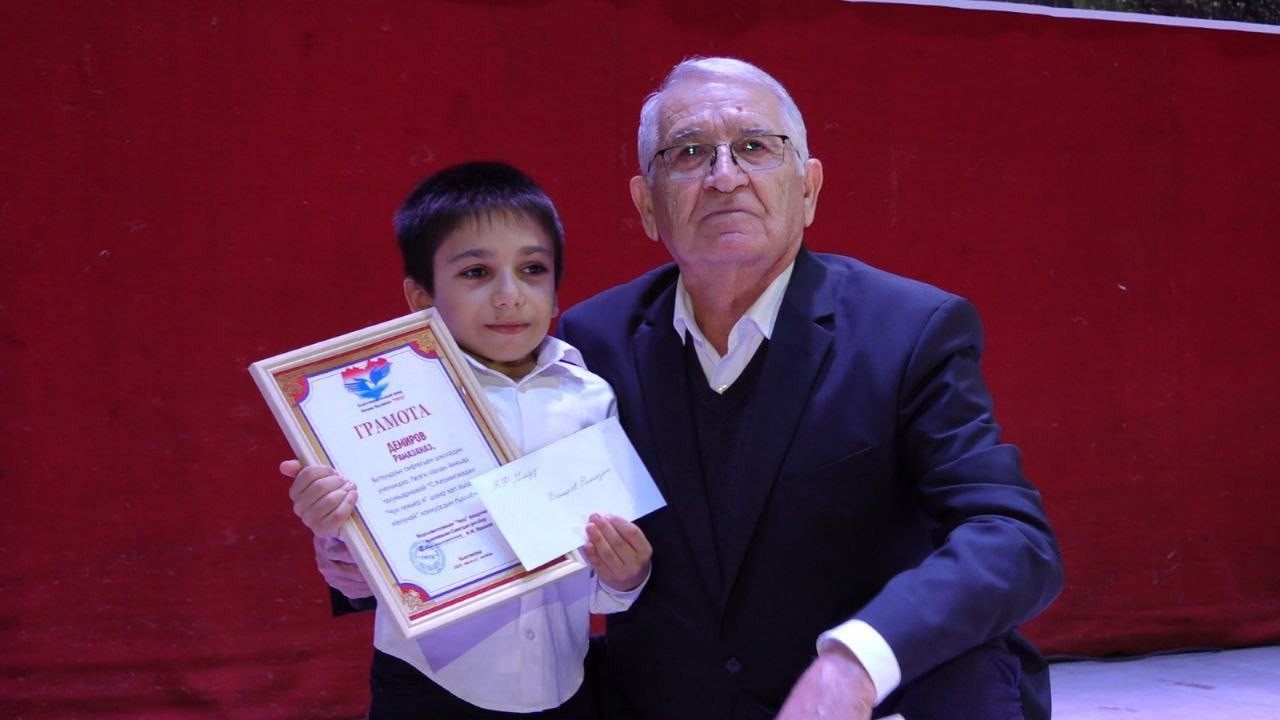 В День дагестанской культуры и языков в Сулейман-Стальском районе наградили педагогов и школьников