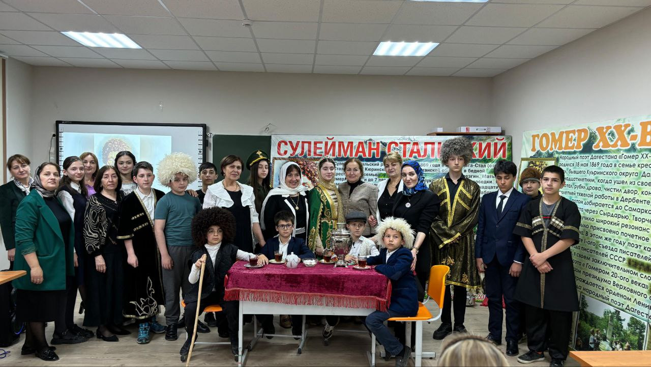 В рамках 155-летия народного поэта Дагестана Сулеймана Стальского учащиеся Ашагастальской СОШ встретили школьников из г. Избербаш