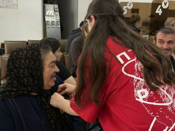 "Я помню! Я горжусь!": активисты Движения Первых Сулейман-Стальского района раздают Георгиевские ленточки
