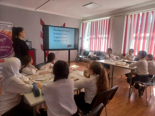 Цикл открытых уроков в Сулейман-Стальском районе: в начальном секторе образования учителя обмениваются практиками преподавания