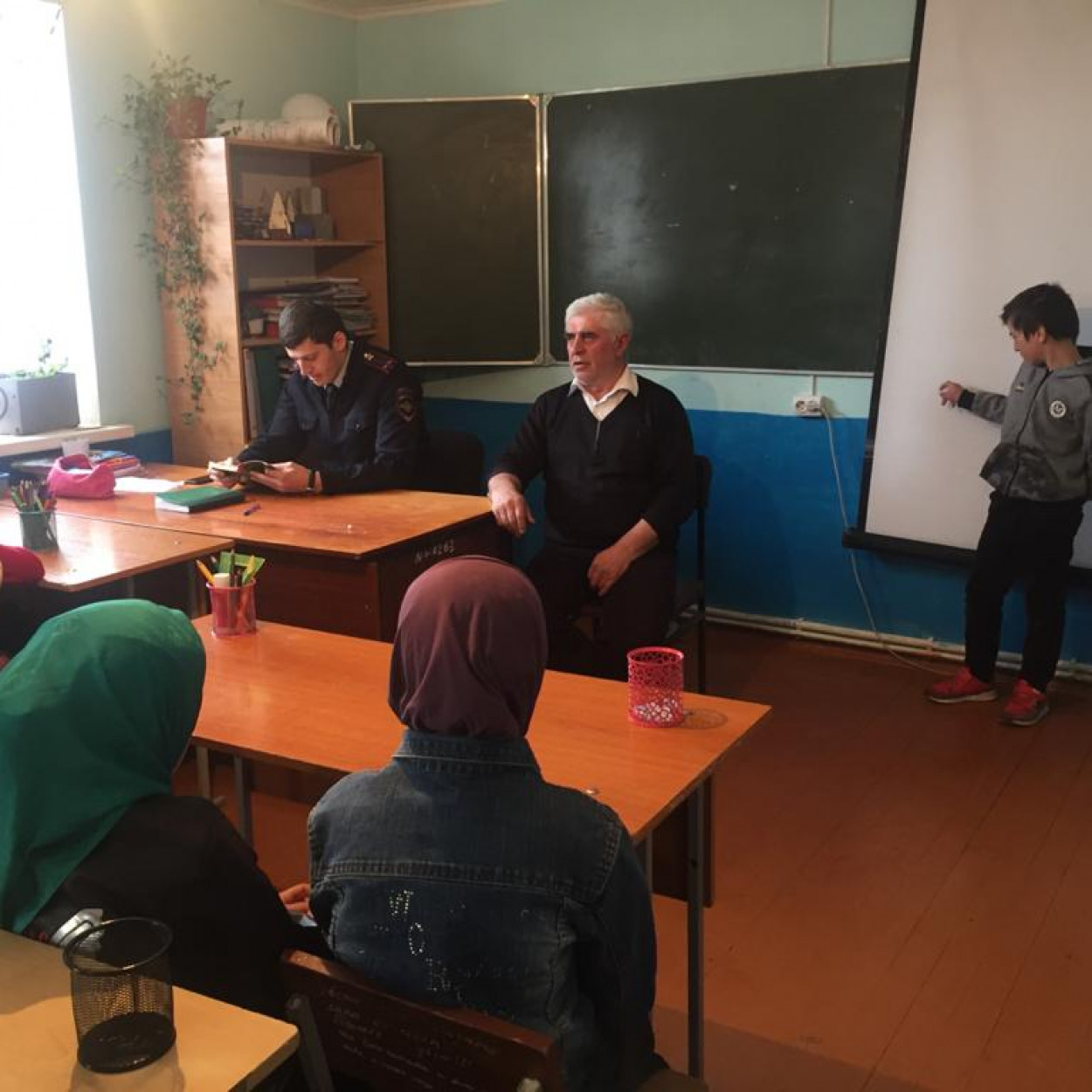 встреча участкового с учащимися по профилактике терроризма