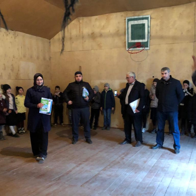 Победа в конкурсе по книге ученого Мухаммад Тахира Аль-Карахи "Избранные эпизоды из жизни Пророка" среди учащихся.