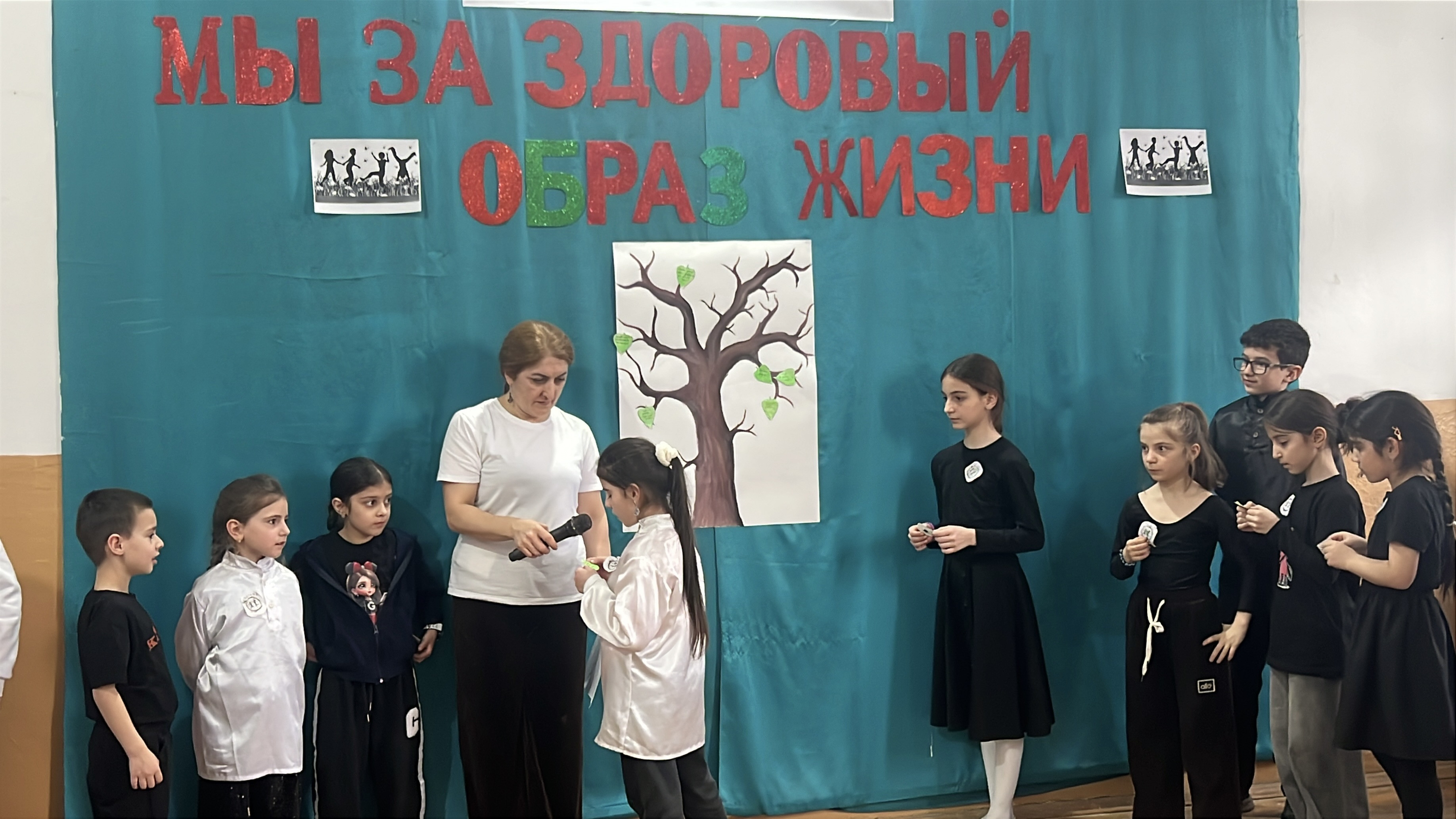 12 февраля в ДДТ провели спортивно-игровую программу «Мы за здоровый образ жизни», приуроченный ко Дню Защитников Отечества.