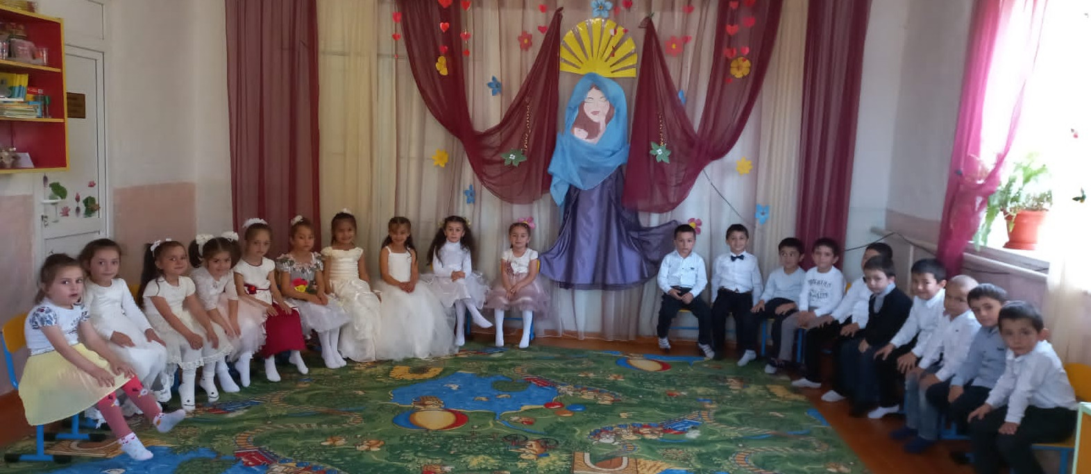 Утренник посвященный Дню матери