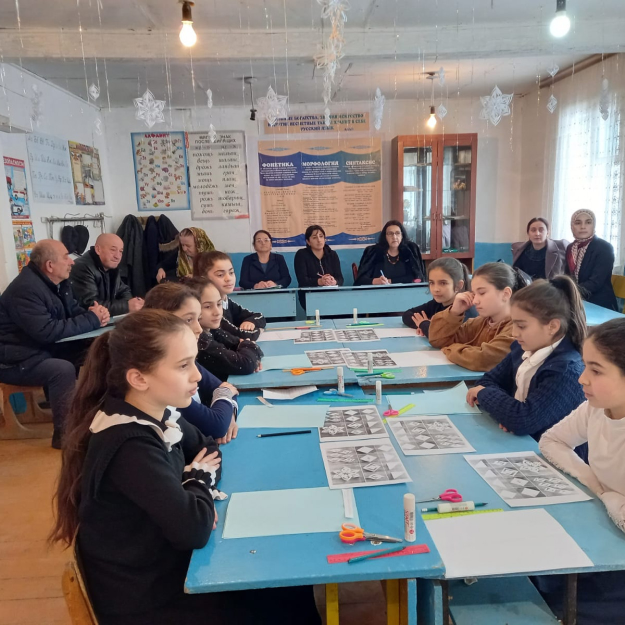 Открытое занятие педагога объединения начального технического моделирования МБУДО"РЦДТ" Кахировой С.А. на тему "Объёмная снежинка"