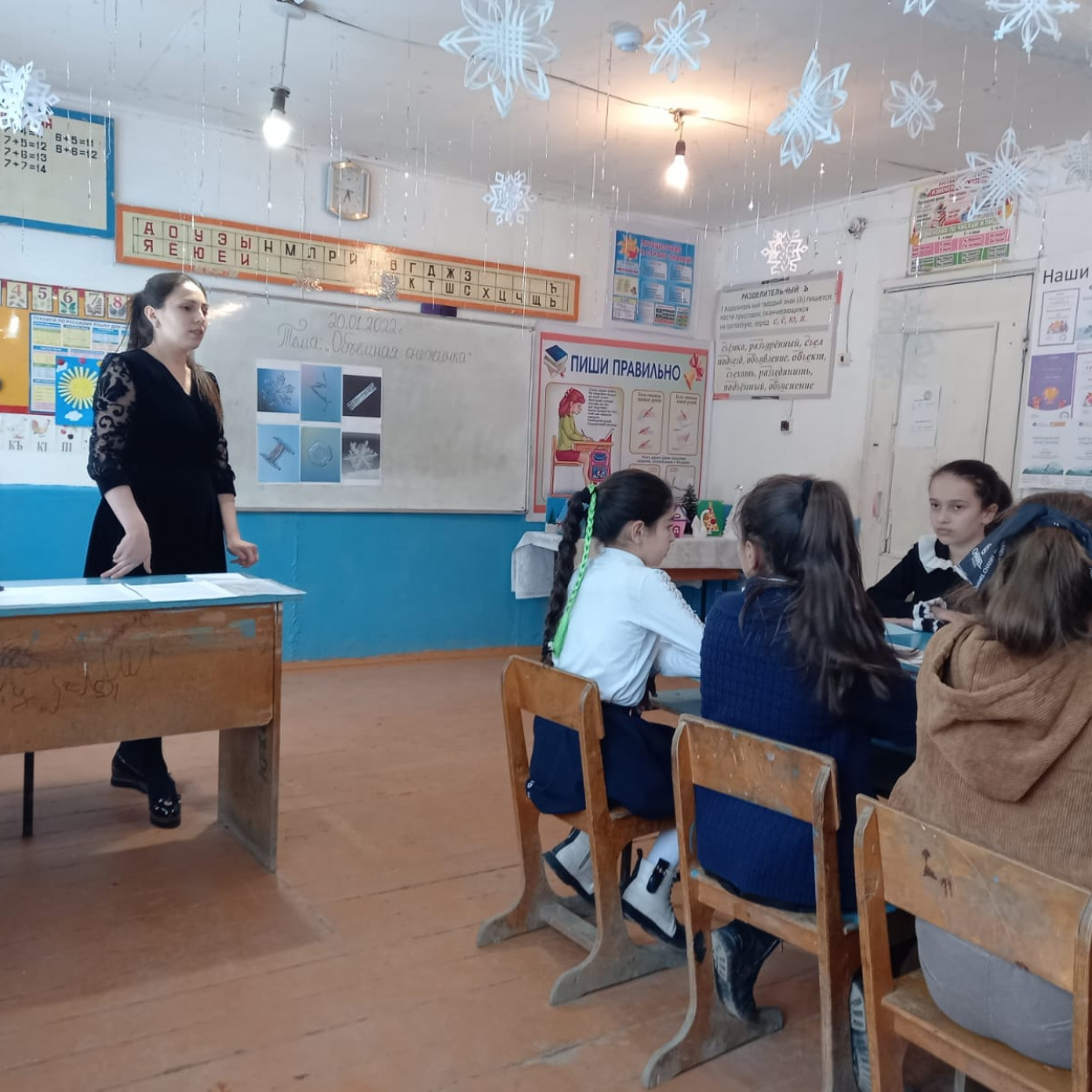 Открытое занятие педагога объединения начального технического моделирования МБУДО"РЦДТ" Кахировой С.А. на тему "Объёмная снежинка"