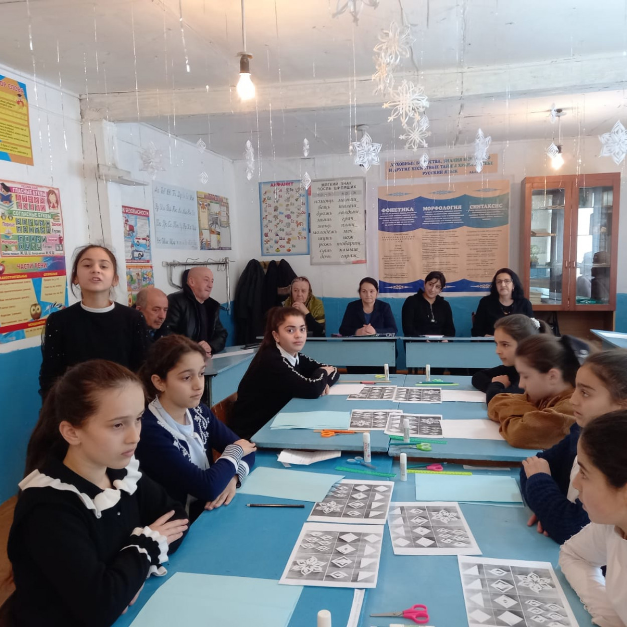 Открытое занятие педагога объединения начального технического моделирования МБУДО"РЦДТ" Кахировой С.А. на тему "Объёмная снежинка"