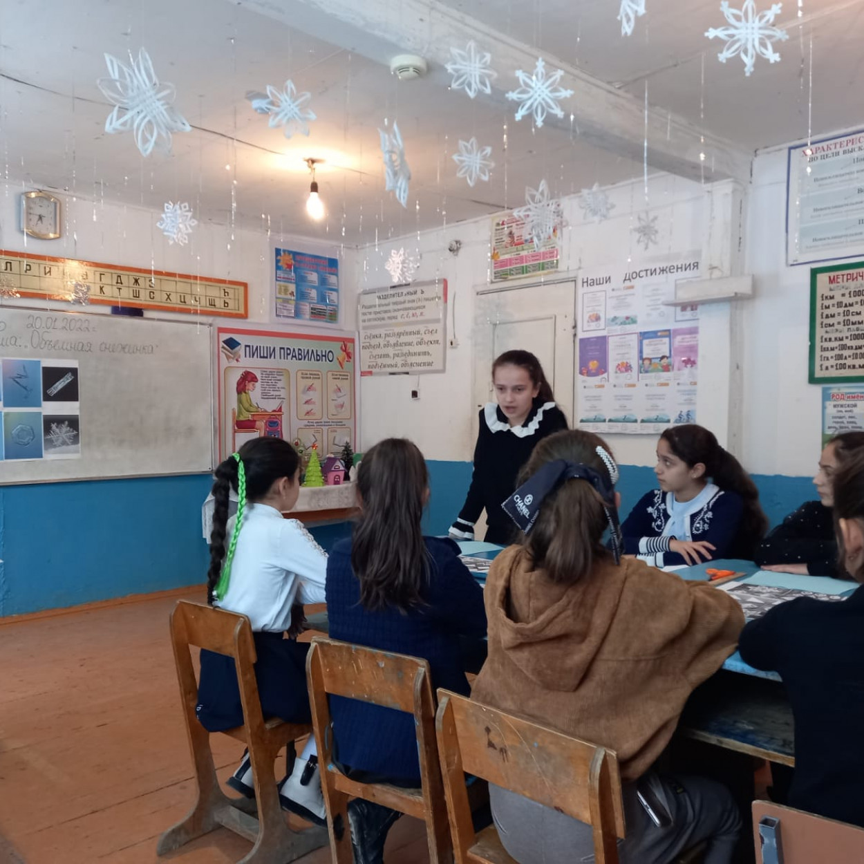 Открытое занятие педагога объединения начального технического моделирования МБУДО"РЦДТ" Кахировой С.А. на тему "Объёмная снежинка"