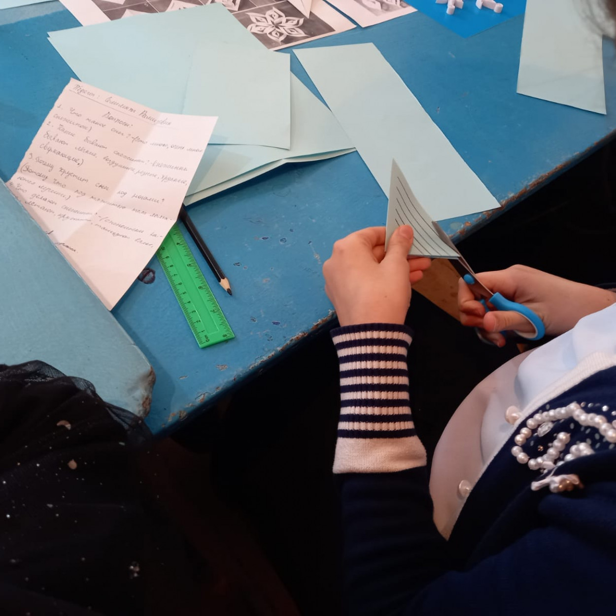 Открытое занятие педагога объединения начального технического моделирования МБУДО"РЦДТ" Кахировой С.А. на тему "Объёмная снежинка"