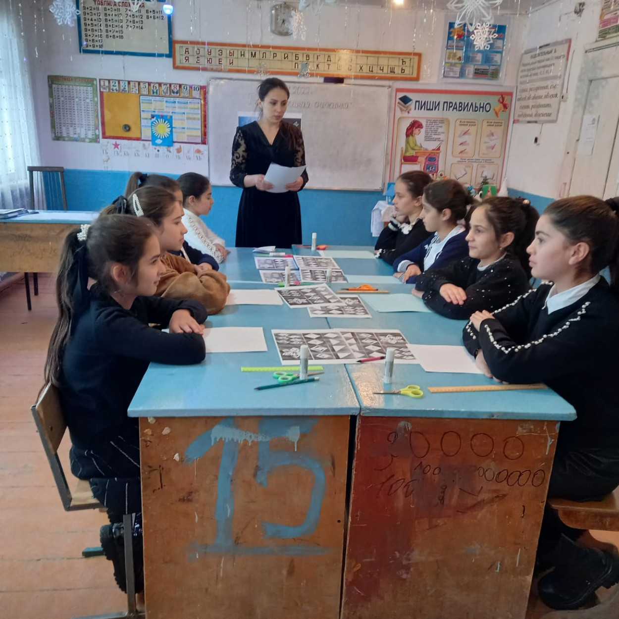 Открытое занятие педагога объединения начального технического моделирования МБУДО"РЦДТ" Кахировой С.А. на тему "Объёмная снежинка"