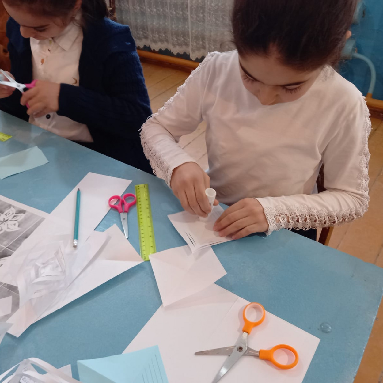 Открытое занятие педагога объединения начального технического моделирования МБУДО"РЦДТ" Кахировой С.А. на тему "Объёмная снежинка"