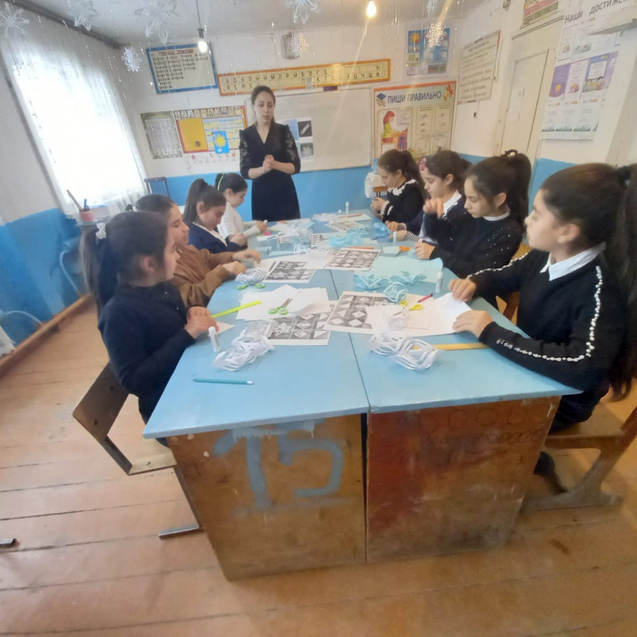 Открытое занятие педагога объединения начального технического моделирования МБУДО"РЦДТ" Кахировой С.А. на тему "Объёмная снежинка"