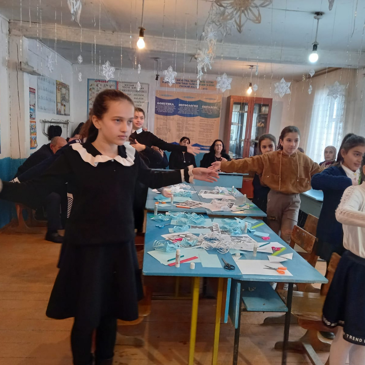 Открытое занятие педагога объединения начального технического моделирования МБУДО"РЦДТ" Кахировой С.А. на тему "Объёмная снежинка"