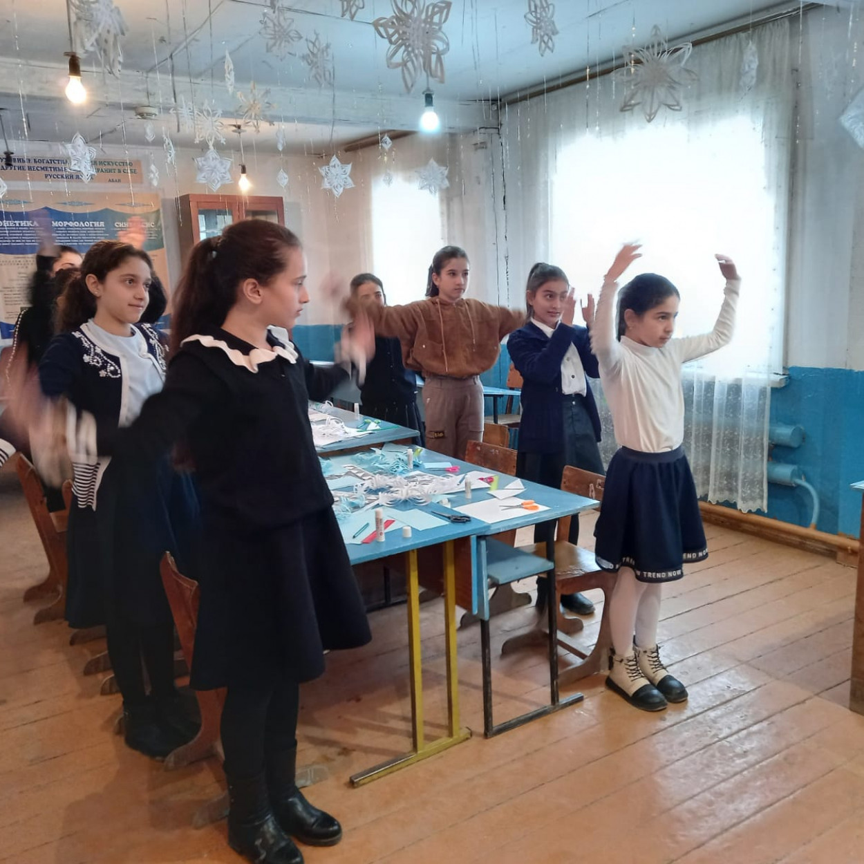 Открытое занятие педагога объединения начального технического моделирования МБУДО"РЦДТ" Кахировой С.А. на тему "Объёмная снежинка"