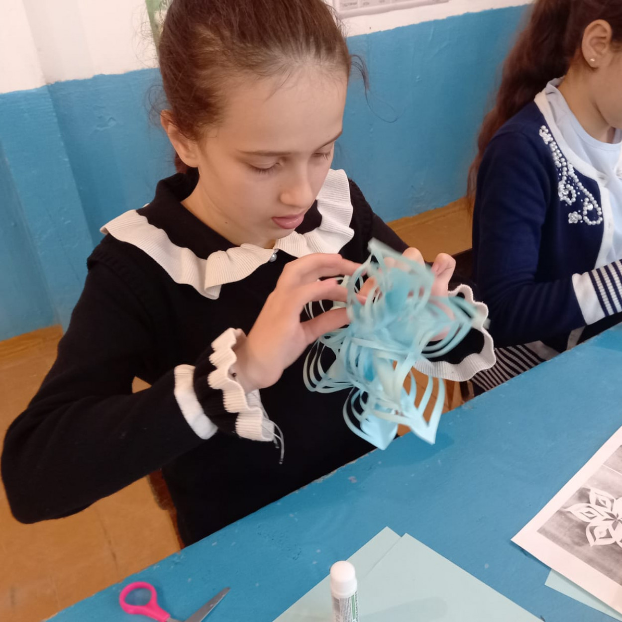 Открытое занятие педагога объединения начального технического моделирования МБУДО"РЦДТ" Кахировой С.А. на тему "Объёмная снежинка"