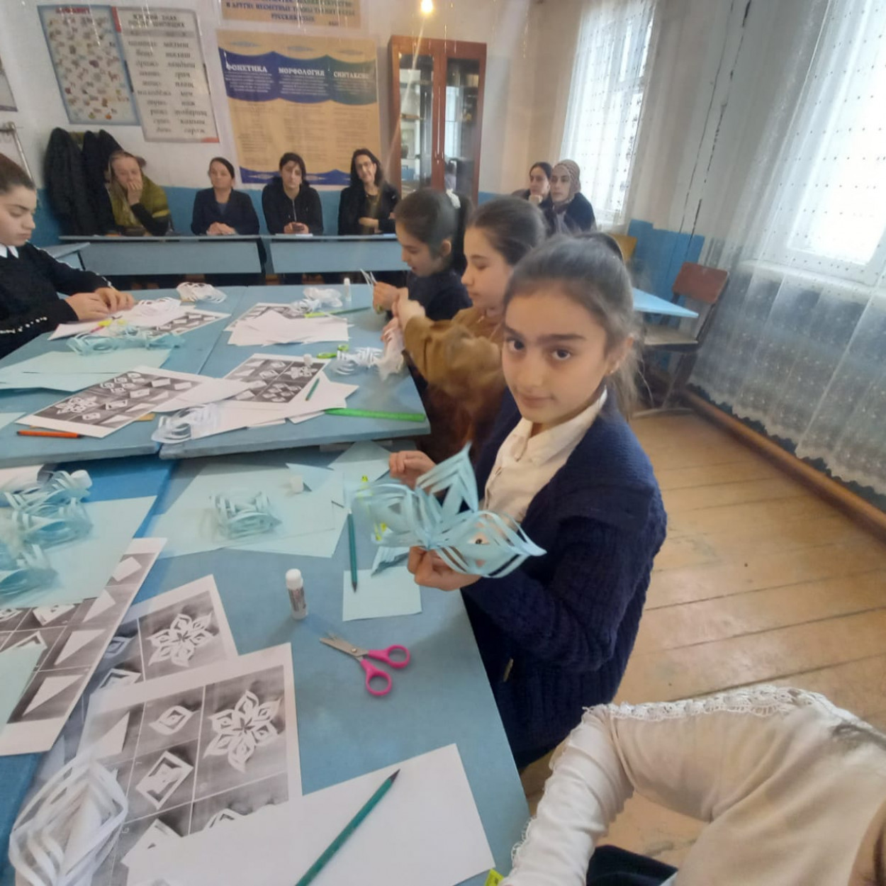 Открытое занятие педагога объединения начального технического моделирования МБУДО"РЦДТ" Кахировой С.А. на тему "Объёмная снежинка"