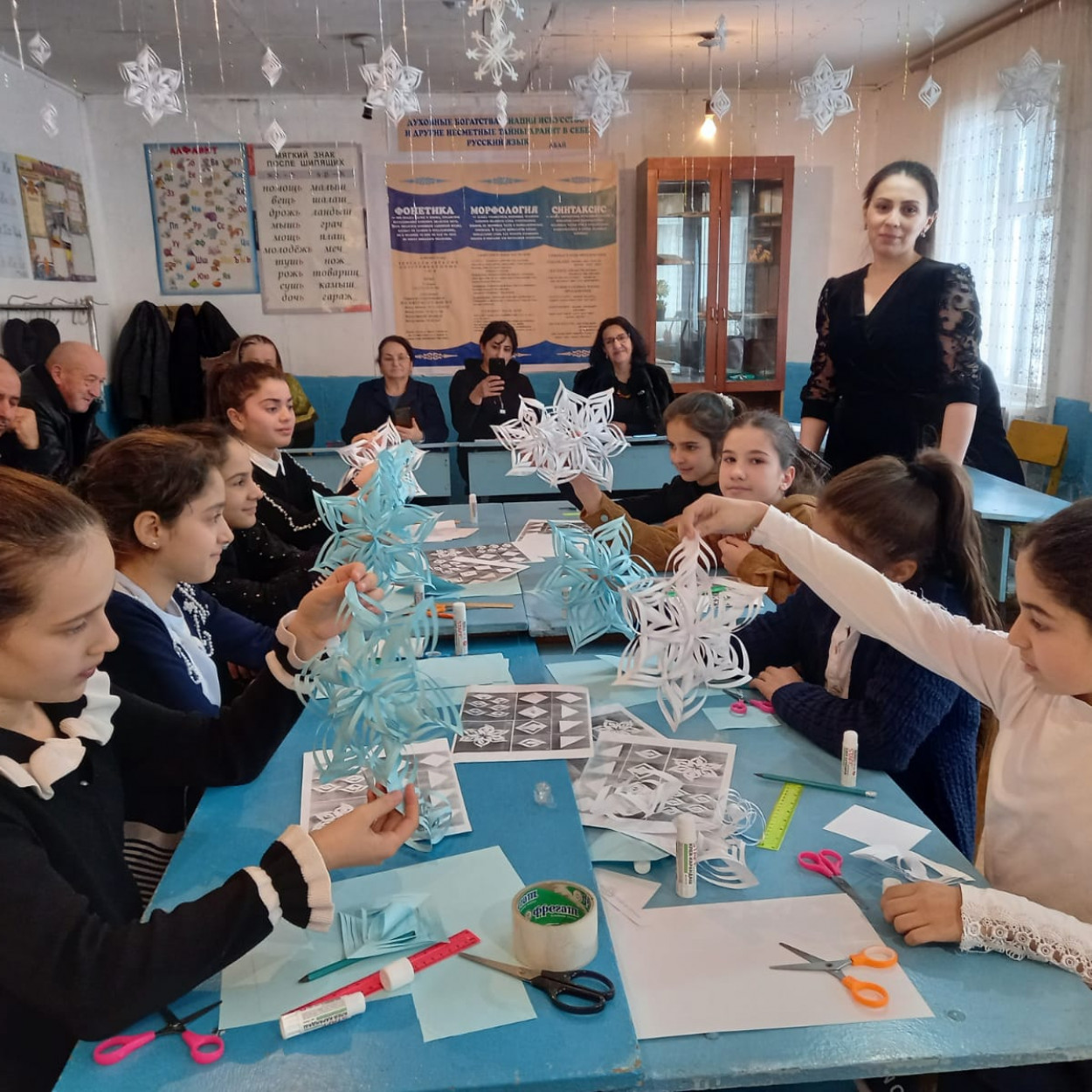 Открытое занятие педагога объединения начального технического моделирования МБУДО"РЦДТ" Кахировой С.А. на тему "Объёмная снежинка"