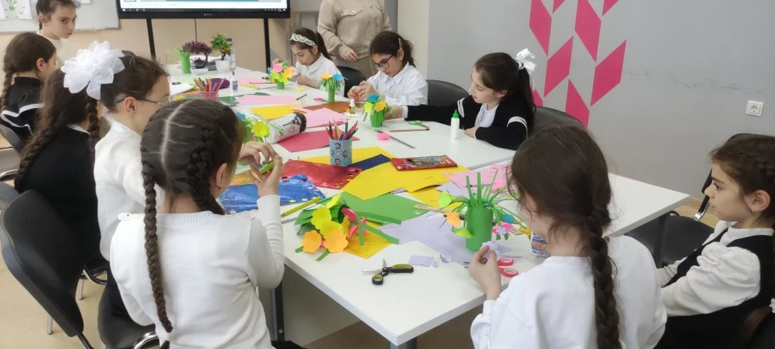 Открытое занятие педагога объединения "Мир растений" МБУДО "РЦДТ" Аюбовой Т.Э. на тему "Строение цветка"
