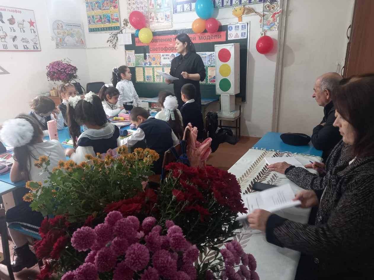 Открытое занятие педагога Загировой М. в  объединении "Зелёный светофор"