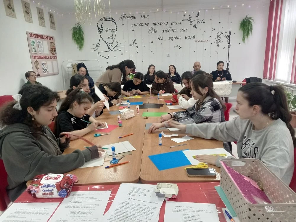 Открытое занятие педагога объединения "Техническое моделирование" МБУДО "РЦДТ" Султановой А.Н. на тему "Изготовление подарочной коробки".