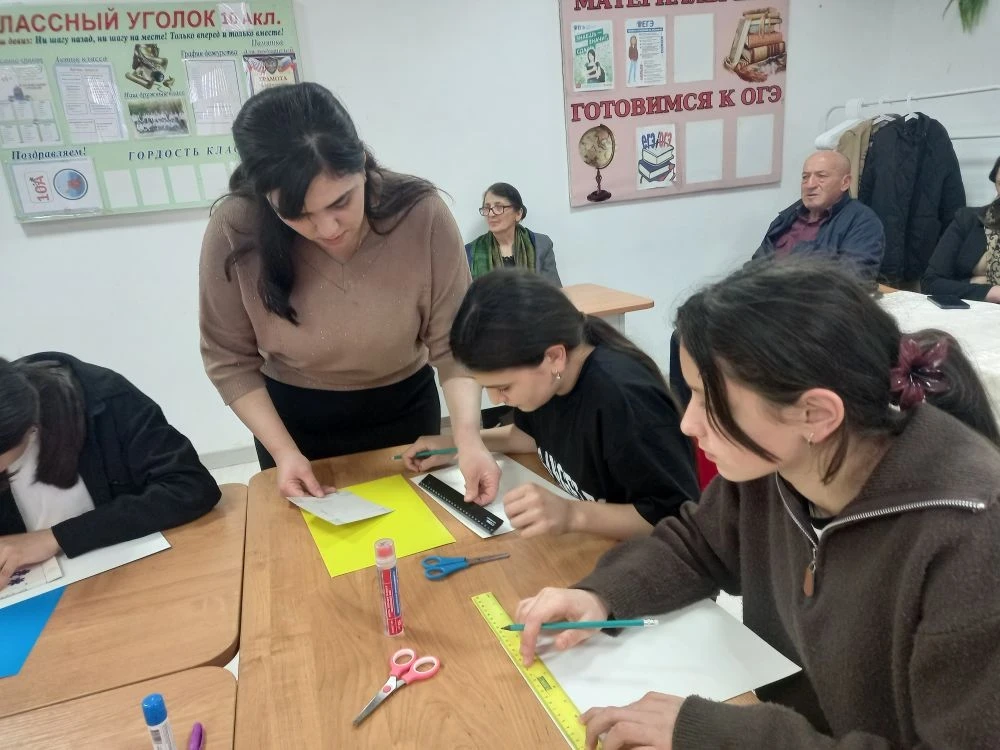 Открытое занятие педагога объединения "Техническое моделирование" МБУДО "РЦДТ" Султановой А.Н. на тему "Изготовление подарочной коробки".