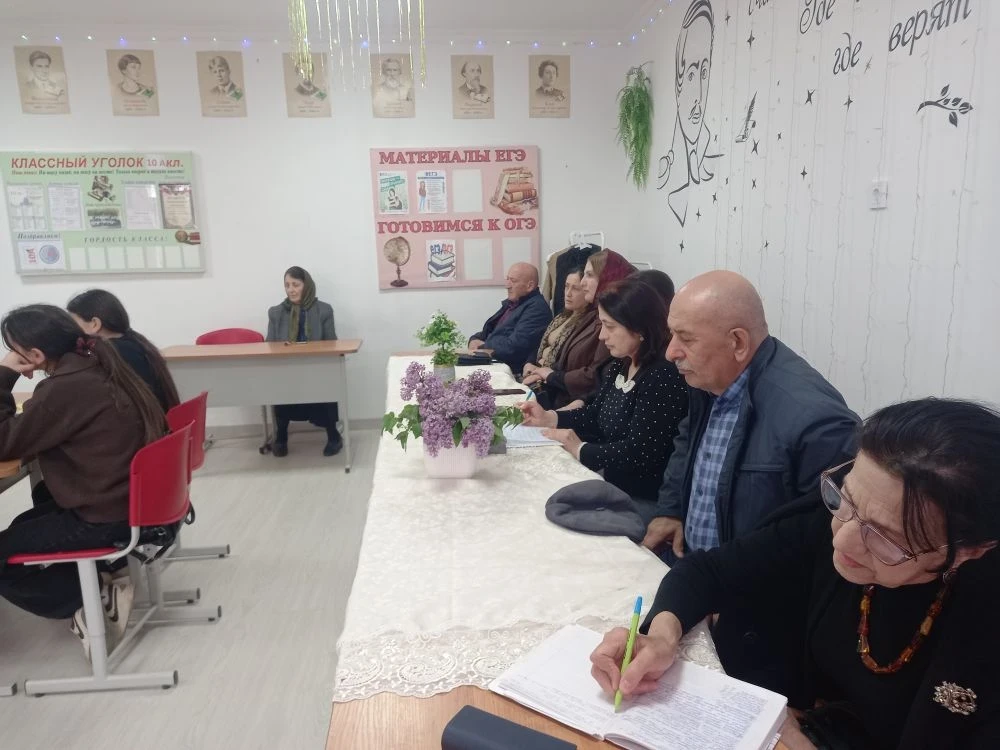 Открытое занятие педагога объединения "Техническое моделирование" МБУДО "РЦДТ" Султановой А.Н. на тему "Изготовление подарочной коробки".