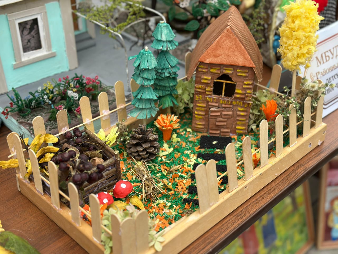 Районная выставка детских поделок "Самурская осень"