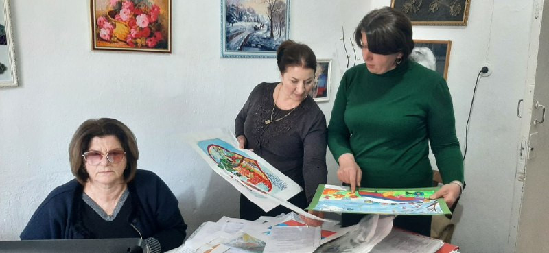 Сегодня, на базе нашей школы, прошёл муниципальный этап Республиканского конкурса рисунков "Моя Россия: рисуем сердцем!"