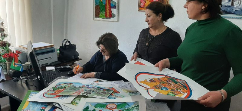 Сегодня, на базе нашей школы, прошёл муниципальный этап Республиканского конкурса рисунков "Моя Россия: рисуем сердцем!"