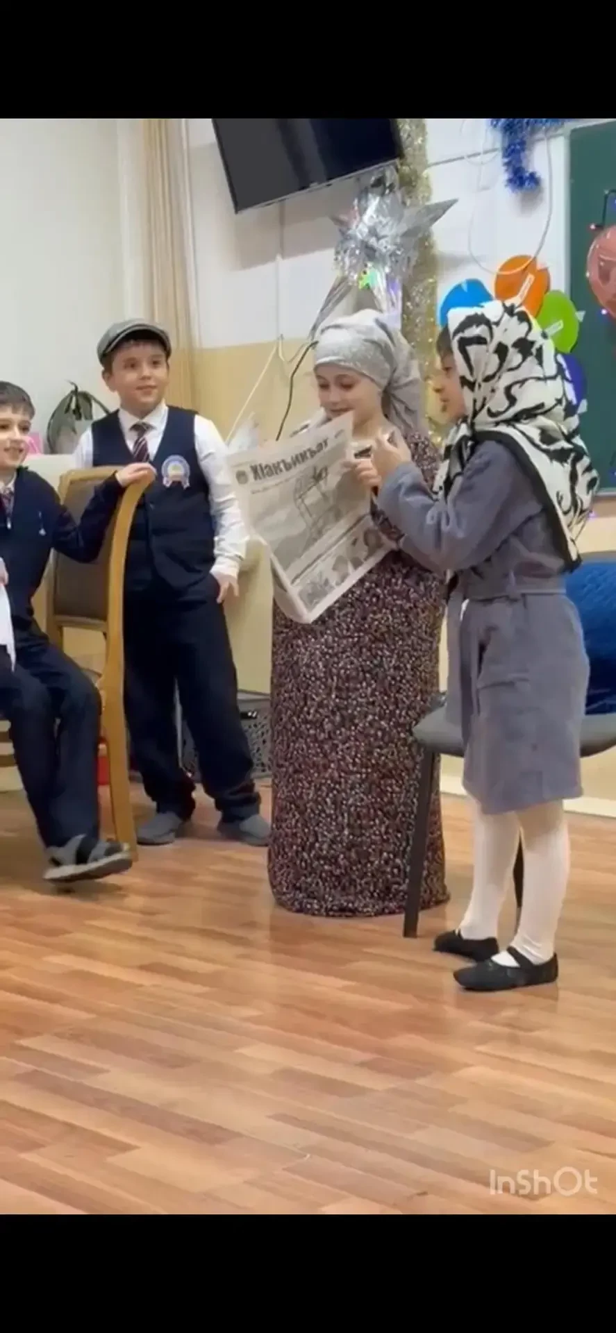 В школе «Возрождение» тепло поздравили мам