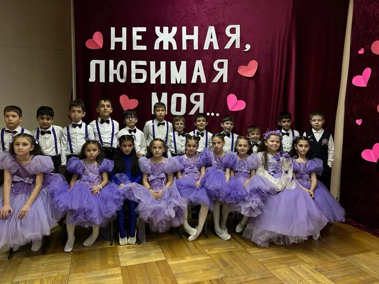 В школе «Возрождение» тепло поздравили мам