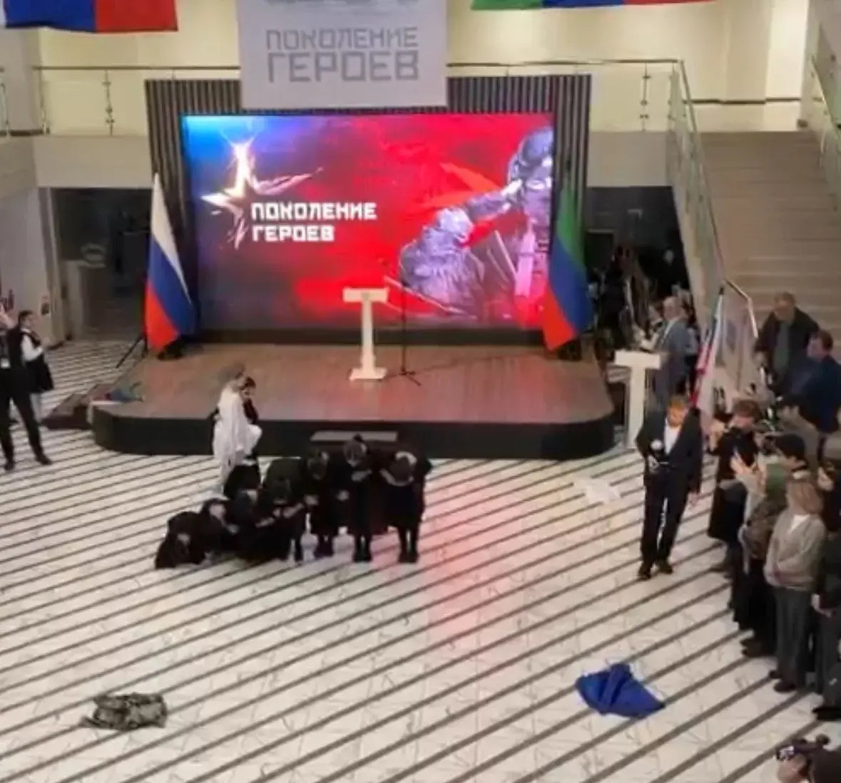 Патриотическая мультимедийная выставка "Поколение героев"