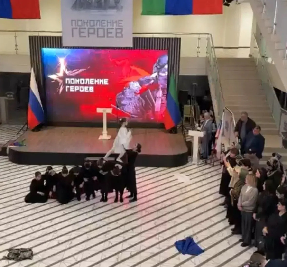 Патриотическая мультимедийная выставка "Поколение героев"