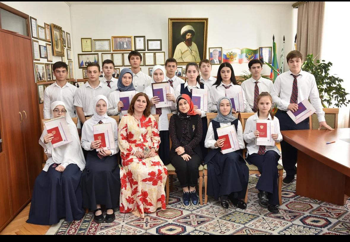 Торжественное вручение аттестатов в ЧОУ СШ «Возрождение» - 2025