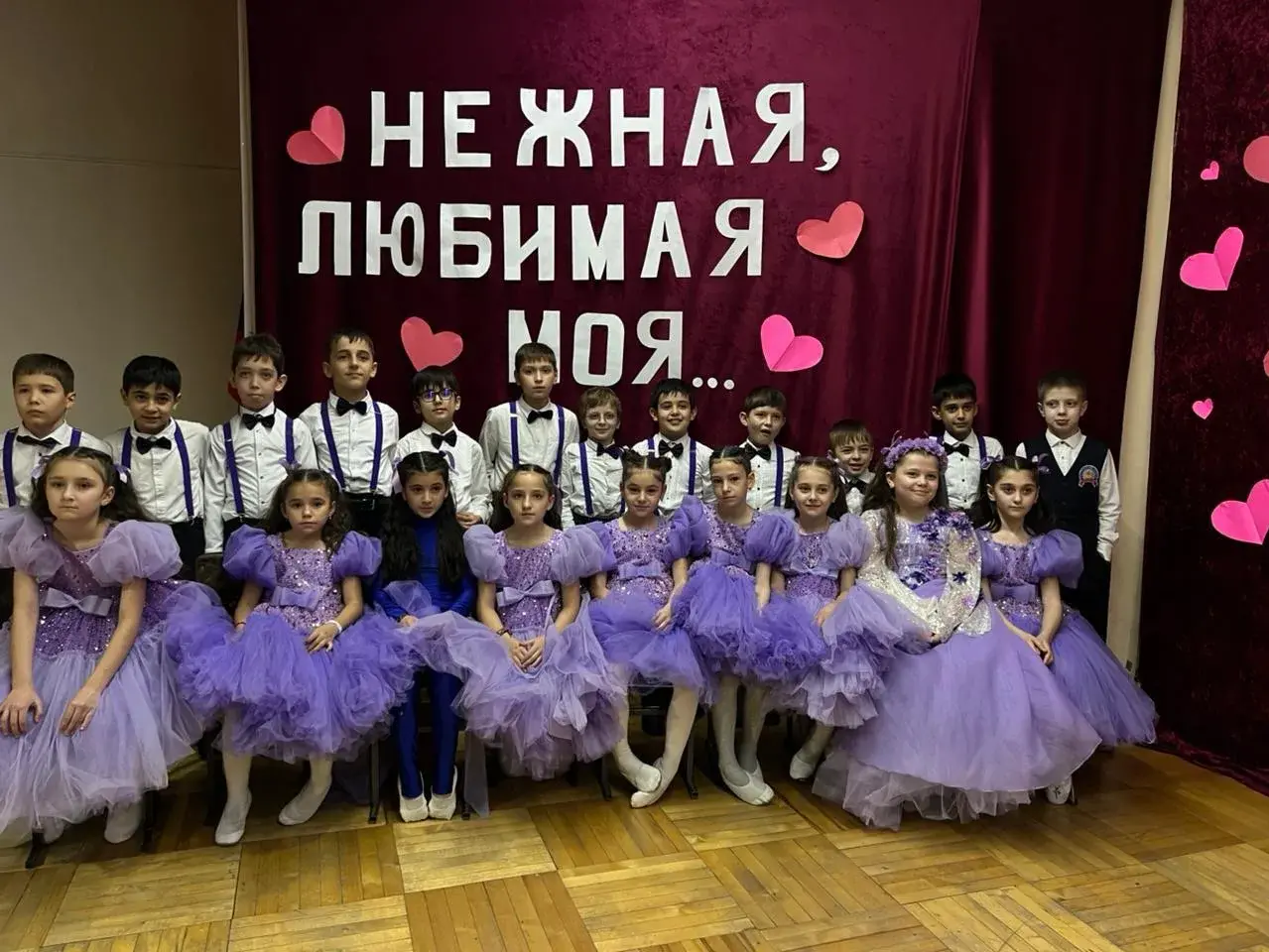 В школе «Возрождение» тепло поздравили мам В школе «Возрождение» тепло поздравили мам