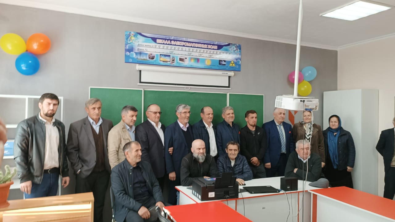 Торжественное открытие кабинета физики памяти  Хандулы Ашиковича в МКОУ "Нижне-Гакваринская СОШ"