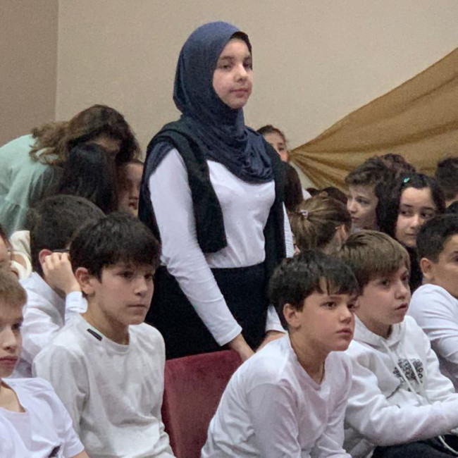 20 октября в школе Сафинат в рамках оперативно-профилактических мероприятий и реализации программы противодействия экстремизму и терроризму, старший инспектор ОДН ОМВД России по РД Курбанов М. К. пров