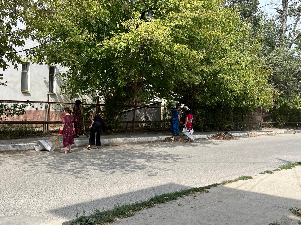 31 августа коллектив МКДОУ 16 принял активное участие в общегородском субботнике.