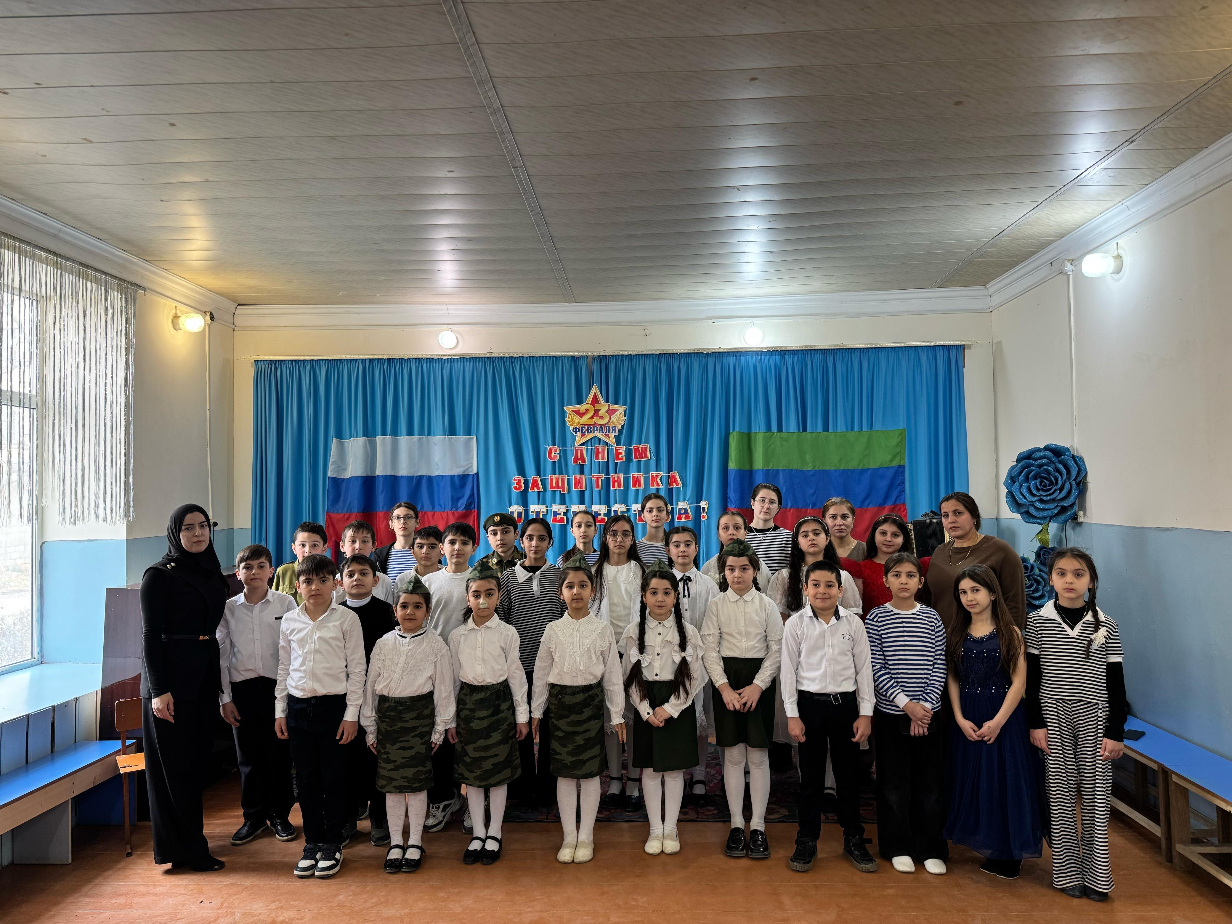28.02.2025 года методист МБУ ДО ДДТ Исаева Кристина Февраловна и педагоги Шихкеримова Зиярат Гаджикурбановна, Абачева Гюльнара Магомедкеримовна провели мероприятие , посвященное Году Защитника Отечест