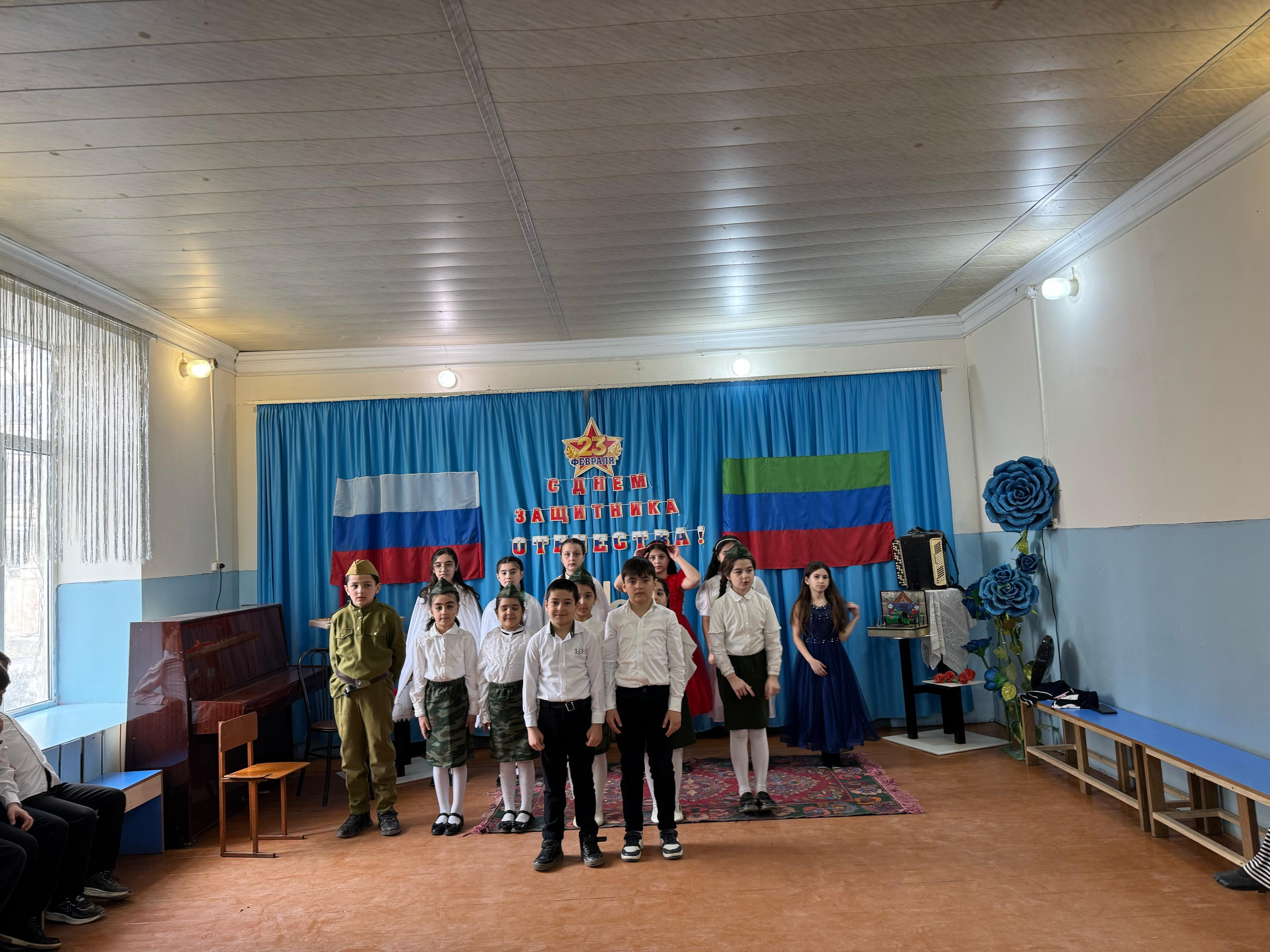 28.02.2025 года методист МБУ ДО ДДТ Исаева Кристина Февраловна и педагоги Шихкеримова Зиярат Гаджикурбановна, Абачева Гюльнара Магомедкеримовна провели мероприятие , посвященное Году Защитника Отечест