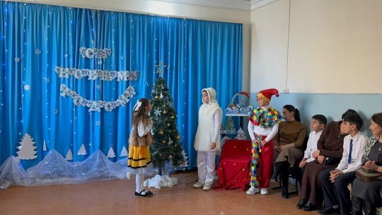 30 декабря в Доме детского творчества прошло незабываемое, яркое, новогоднее, театрализованное, танцевально - музыкальное представление для детей "Новогоднее настроение".