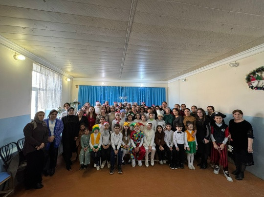 30 декабря в Доме детского творчества прошло незабываемое, яркое, новогоднее, театрализованное, танцевально - музыкальное представление для детей "Новогоднее настроение".